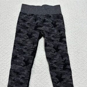 Gymshark Leggings Gray Camo Seamless Booty Scrunch Activewear Logo Women’s